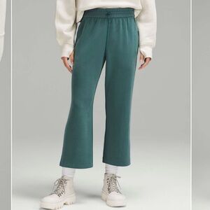 Lululemon Softstreme High-Rise Straight-Leg Cropped Pant